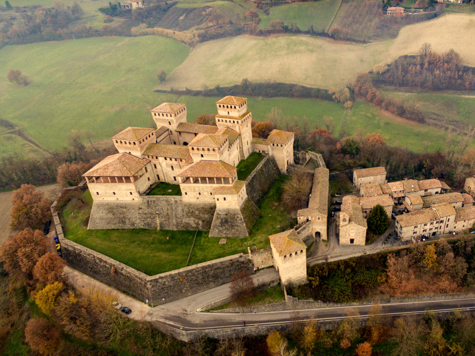 Cycle and toast at Torrechiara Castle - Parma Turismo